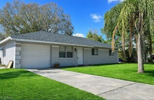 12274 First St in Ft. Myers, FL - Building Photo