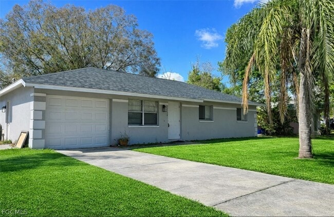 12274 First St in Ft. Myers, FL - Building Photo - Building Photo