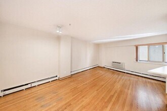 1919 N Summit Ave in Milwaukee, WI - Building Photo - Building Photo