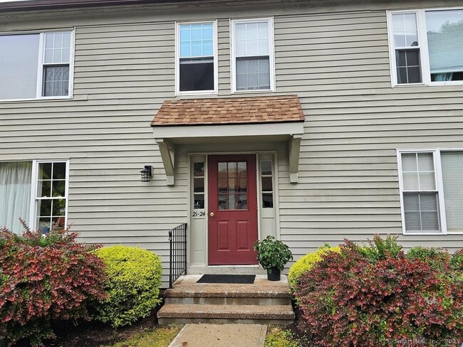 24 Village Walk in Wilton, CT - Building Photo - Building Photo