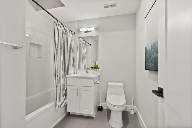 1101 Fern St NW, Unit 301 in Washington, DC - Building Photo - Building Photo