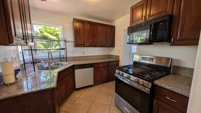 6206 Cahuenga Blvd in North Hollywood, CA - Building Photo - Building Photo