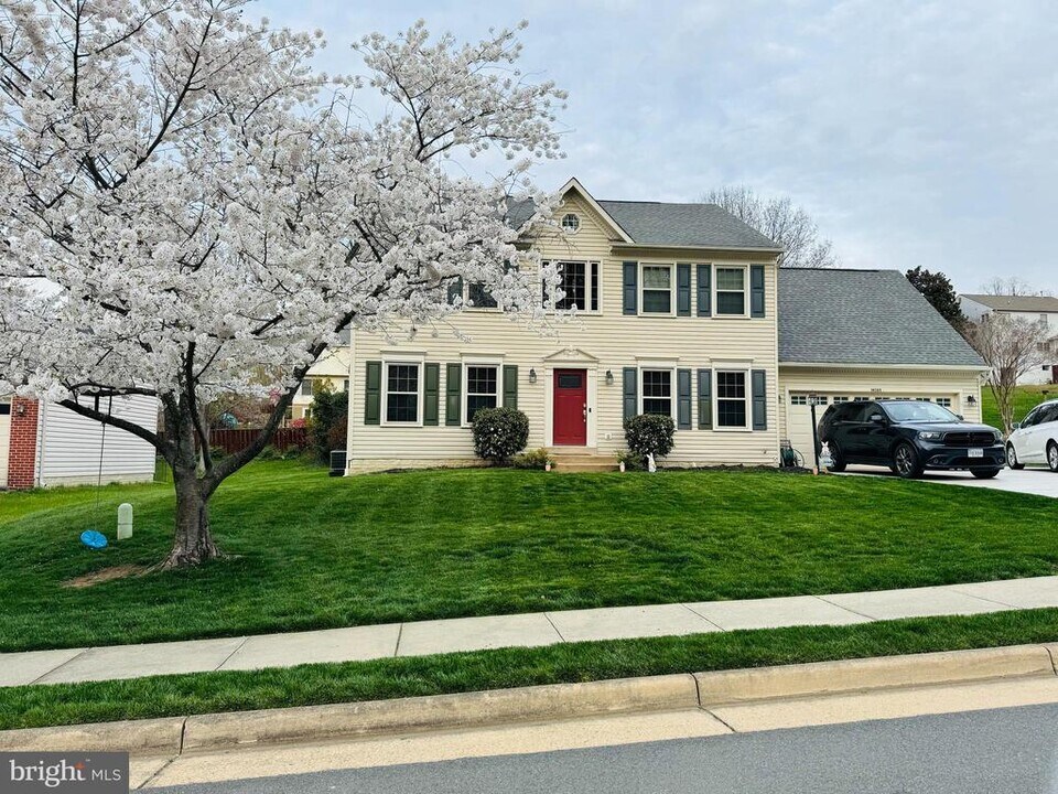 16065 Hayes Ln in Woodbridge, VA - Building Photo