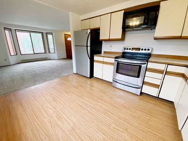 6623 E 6th Ave in Anchorage, AK - Building Photo - Building Photo