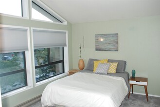 6210 14th Ave NW, Unit 301 in Seattle, WA - Foto de edificio - Building Photo