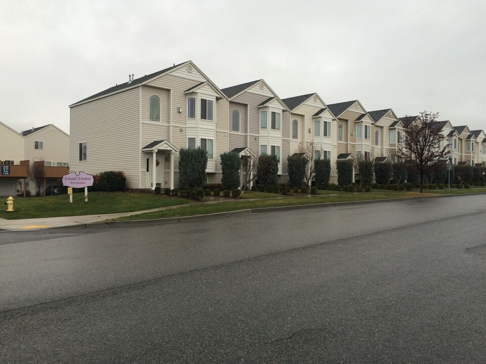 7604 Quadra Dr in Pasco, WA - Foto de edificio