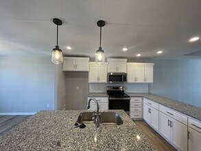 692 N Jozlynn Ave in Republic, MO - Building Photo - Building Photo