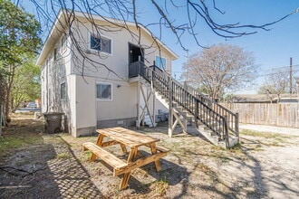 2323 Arbor Pl in San Antonio, TX - Building Photo - Building Photo