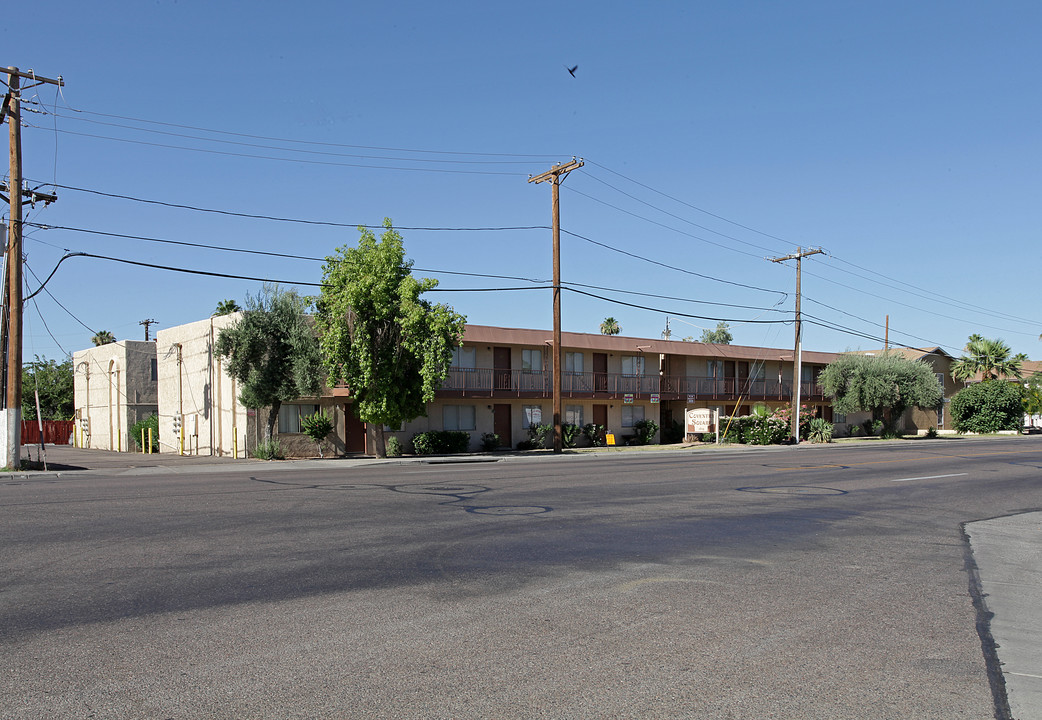 Broadway Point in Mesa, AZ - Building Photo