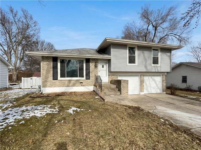 14600 E 33rd St S in Independence, MO - Building Photo