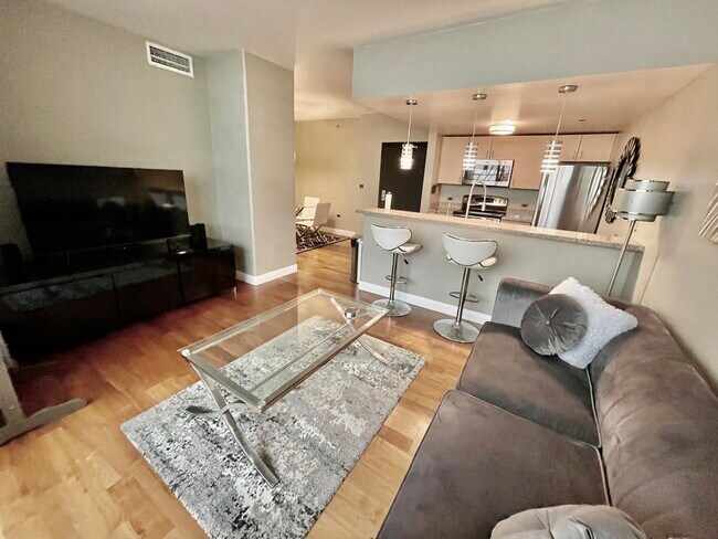 425 W Beech, Unit 504 in San Diego, CA - Foto de edificio - Building Photo