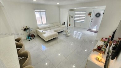 734 W 32nd St in Hialeah, FL - Building Photo - Building Photo