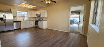 1388 Palomar Pl in Vista, CA - Building Photo