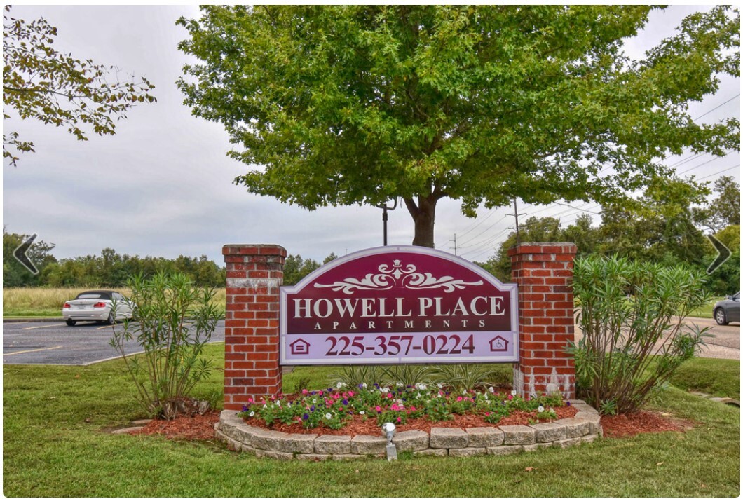 Howell Place in Baton Rouge, LA - Building Photo