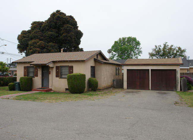 1829-1857 Ocean Ave in Ventura, CA - Foto de edificio - Building Photo