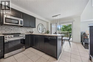 255 Summerfield Dr in Guelph, ON - Building Photo
