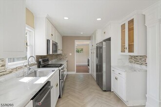 21 New England Dr in Parsippany Troy Hills, NJ - Building Photo - Building Photo
