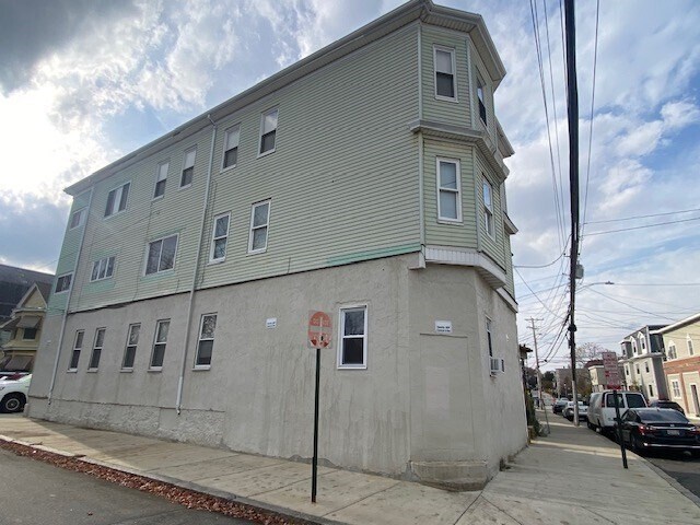 67 Nichols St in Everett, MA - Foto de edificio