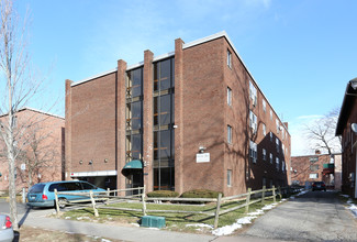 240 Laurel St in Hartford, CT - Foto de edificio - Building Photo