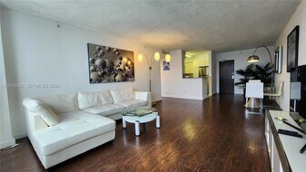 1500 Bay Rd, Unit 1550S in Miami Beach, FL - Building Photo