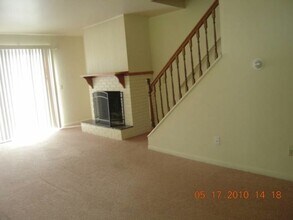 1634 Greencrest Ave in East Lansing, MI - Foto de edificio - Building Photo