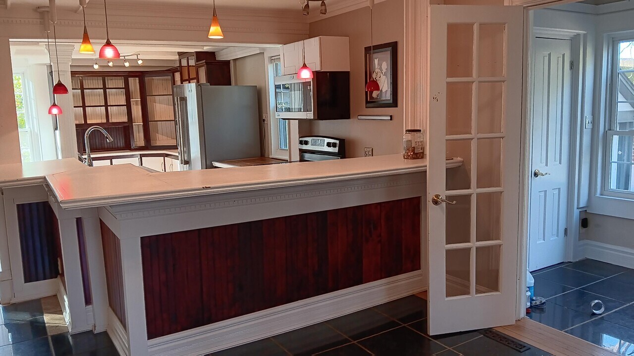 2221 WI-83 in Hartland, WI - Building Photo