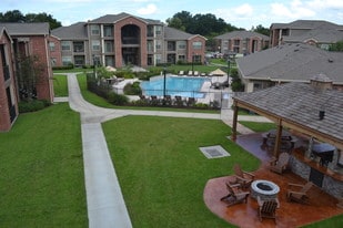 Southdown Pavilion Apartments in Houma, LA - Building Photo