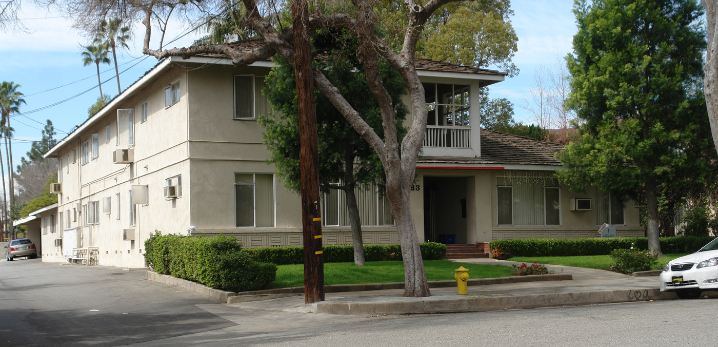 83 S Daisy Ave in Pasadena, CA - Building Photo