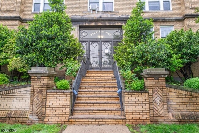 property at 22 St Lukes Pl