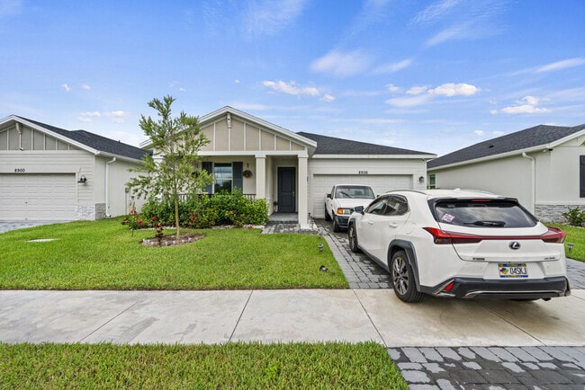 8906 Dahlia Cir in Port St. Lucie, FL - Building Photo - Building Photo