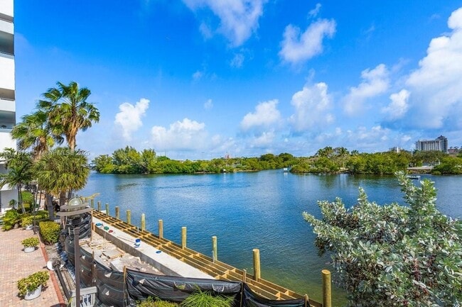 1160 N Federal Hwy, Unit 520 in Fort Lauderdale, FL - Building Photo - Building Photo