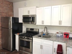 136 Lincoln St-Unit -4 in Montclair, NJ - Building Photo - Building Photo