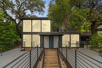 1501 Rockdale Cir in Austin, TX - Building Photo - Building Photo