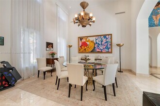 7405 SW 104th St in Miami, FL - Foto de edificio - Building Photo