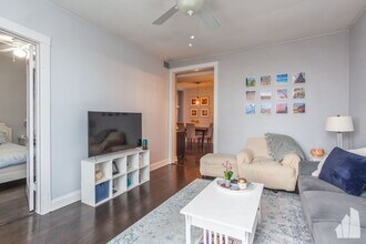 1538 W Wrightwood Ave, Unit 3 in Chicago, IL - Building Photo - Building Photo