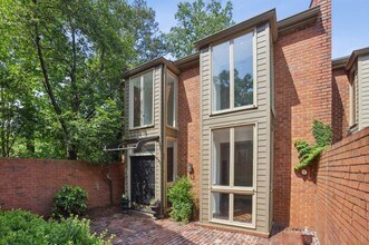 49 Willow Glen NE in Atlanta, GA - Building Photo - Building Photo