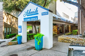 Lakeside Apartments in Dallas, TX - Building Photo - Building Photo
