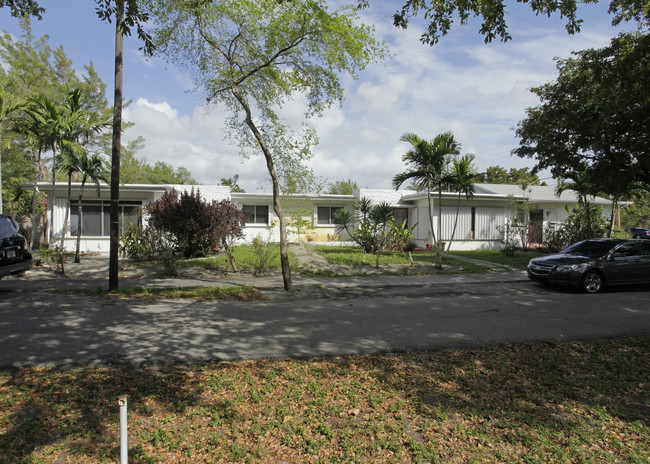 795-799 NE 121st St in Miami, FL - Building Photo - Building Photo