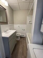 46 Grove St, Unit 46-4 Grove in Clinton, MA - Foto de edificio - Building Photo