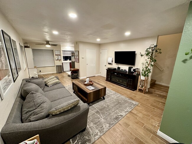 955 Postal Way in Vista, CA - Building Photo - Building Photo