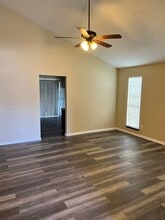 1862 MacKenzie Ct N in Middleburg, FL - Foto de edificio - Building Photo