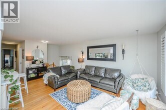 551 Chamberlain Rd in Burlington, ON - Building Photo - Building Photo