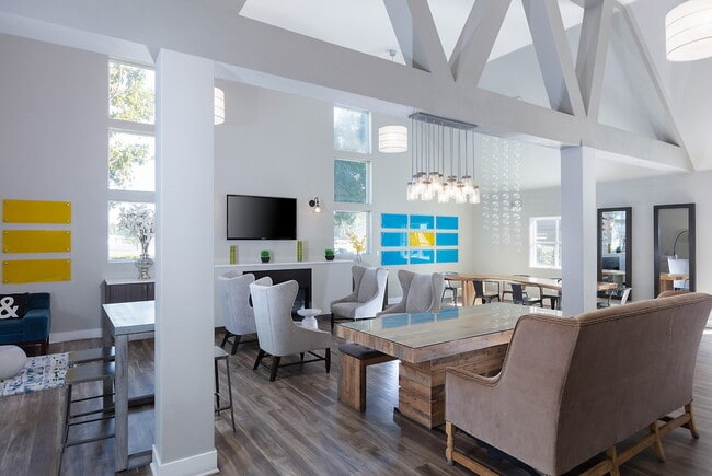 1000 Kiely in Santa Clara, CA - Foto de edificio - Building Photo