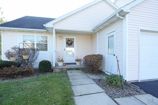Crystal Commons Townhomes in Rochester, NY - Building Photo