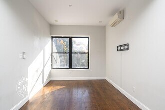 60-80 Myrtle Ave, Unit 3d in Queens, NY - Building Photo - Building Photo