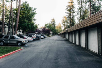 Treetop Apartments in Coeur d'Alene, ID - Foto de edificio - Building Photo