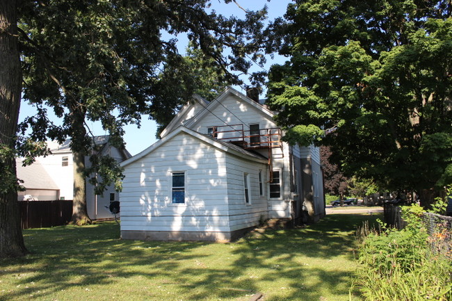 2221 N 2nd St in Clinton, IA - Building Photo - Building Photo