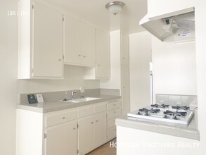 2313 S Bentley Ave in Los Angeles, CA - Building Photo - Building Photo