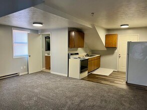 925 N 4th St-Unit -Unit B in Niles, MI - Building Photo - Building Photo