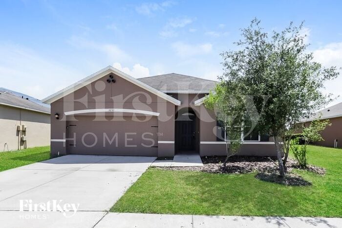 3250 Bayou Bay Dr in Lakeland, FL - Building Photo